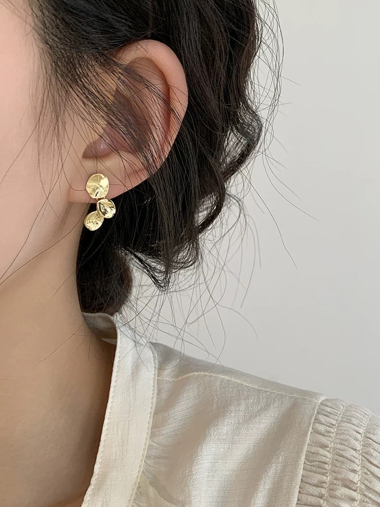 Asymmetric Golden Leaf Shape Dangling Earrings